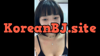 아프리카_벽에 간호조무사 자격증. 타투녀 [옷갈아입다 가슴노출]