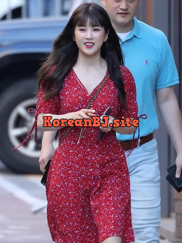Catch me strolling down the street in this red hot number, bum swaying for your pleasure. K-popFap, prepare to be provoked! – @dancingqueen’s Sex Reel On koreanbj.club – TikTok Porn & Shorts